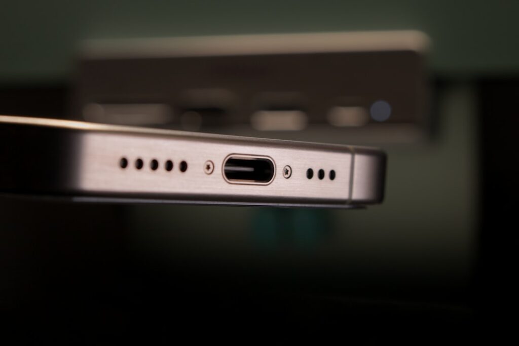 USB-C на ноутбуке не заряжает и не видит монитор