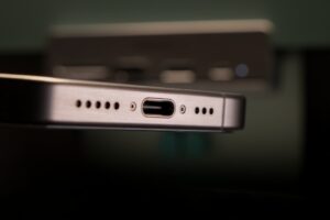 USB-C на ноутбуке не заряжает и не видит монитор